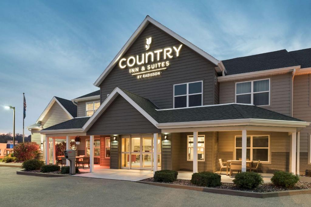 Country Inn & Suites by Radisson Platteville WI Main image 1